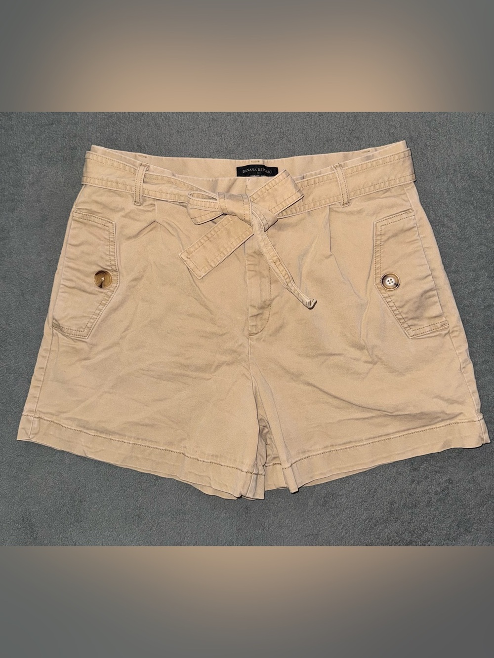 Banana Republic Size 12 Khaki Belted Chino Shorts Cotton Stretch